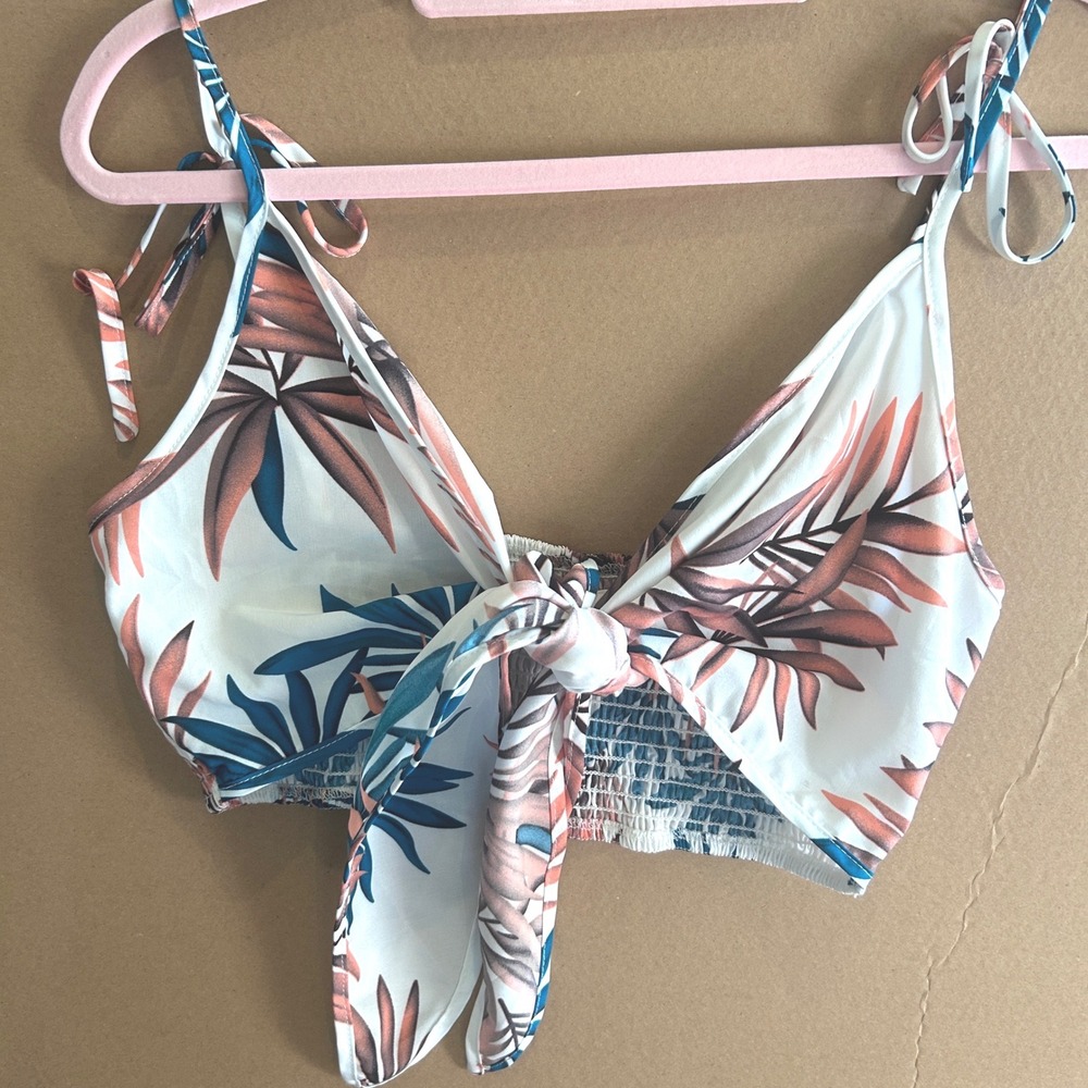 Tropical Leaf Print Tie‎ Front Smocked Crop Top